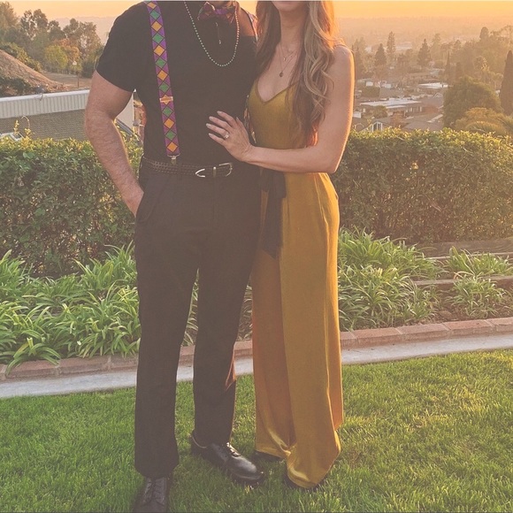 Velvet romper in gold / yellow - Picture 5 of 5